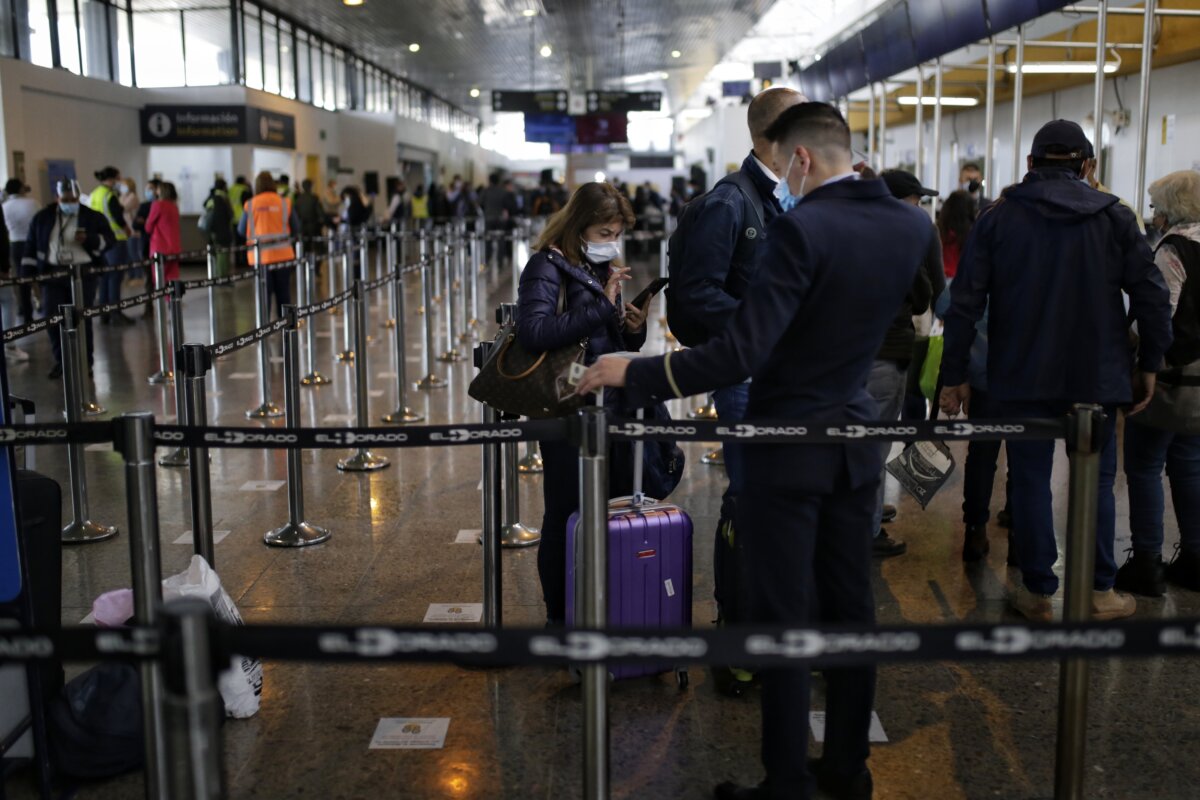 Aerolínea pesará a sus pasajeros como medida de seguridad 1 Aerolínea pesará a sus pasajeros como medida de seguridad Aerolínea pesará a sus pasajeros para estimar el peso promedio del avión cargado.