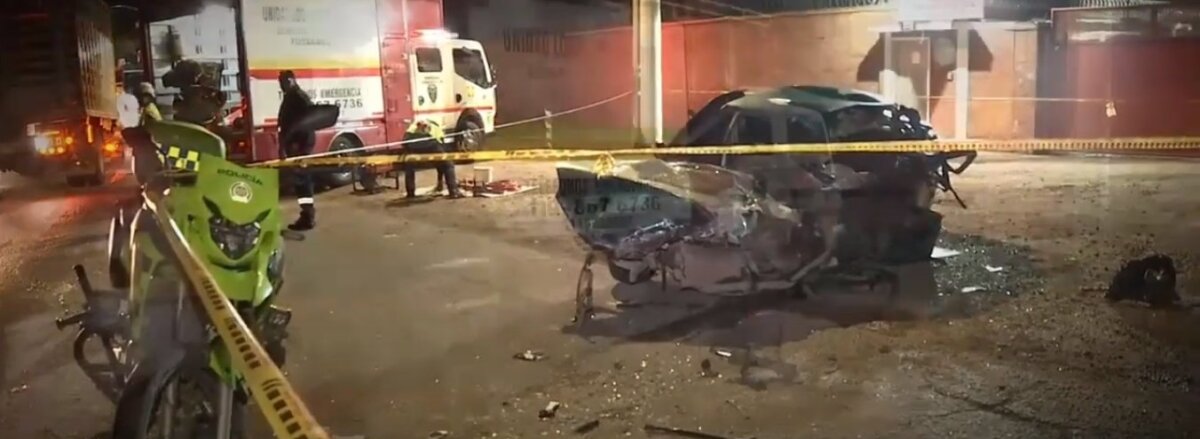 Aparatoso accidente en la vía Sibaté- Bogotá dejó un conductor muerto Un conductor perdió la vida luego de chocar contra un bus de servicio especial.