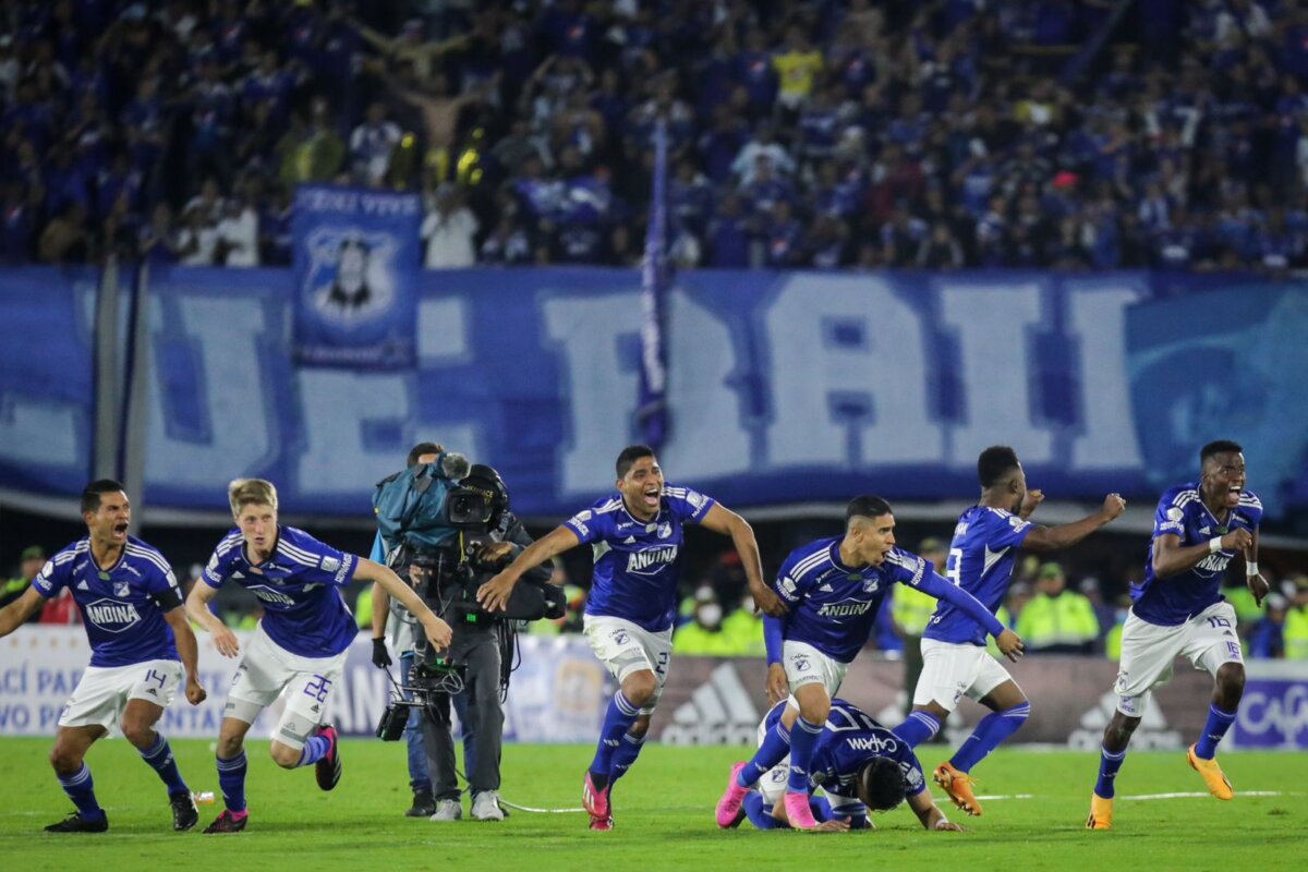 Así fue el triunfo de Millonarios ante Nacional en la gran final de la Liga 1 Así fue el triunfo de Millonarios ante Nacional en la gran final de la Liga Millonarios derrotó a Atlético Nacional en la tanda de penales, donde los embajadores lograron una victoria 3-2 tras haber empatado a un gol durante los 90 minutos reglamentarios del juego de vuelta de la final de la Liga colombiana.