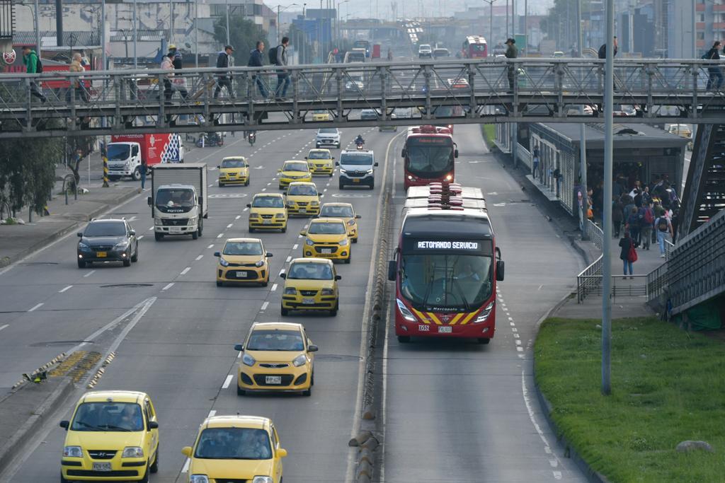 Así puede evitarse los trancones de Bogotá Hablar del tráfico en Bogotá es hablar de una realidad que enfrentan a diario los habitantes de esta ciudad. Los trancones son una constante en el día a día de los bogotanos, especialmente en horas pico, lo que hace que muchas veces las personas pierdan tiempo valioso en sus desplazamientos.