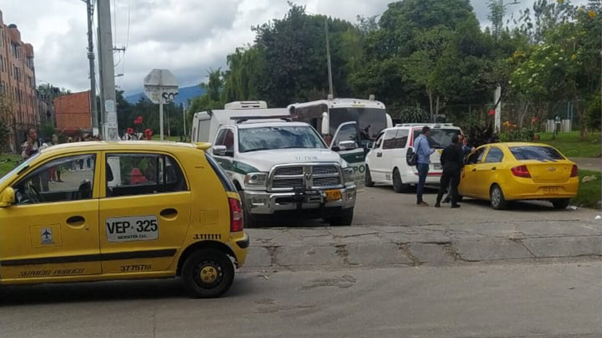 Aterrador hallazgo en una ruta escolar en Suba La mañana de este martes comenzó de forma inesperada para los residentes del barrio Miramar, en Suba, luego de que se corrió la voz sobre un hallazgo que se presentó al interior de un bus que se encontraba aparcado por una de las calles del sector.