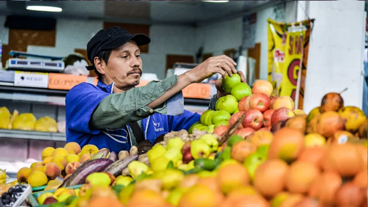 Billete para ayudar a las tiendas de barrio Con el objetivo de dinamizar la economía del país, el Ministerio de Comercio e iNNpulsa lanzaron esta semana la convocatoria ‘FortaleSER’, la cual brindará un paquete completo de soluciones para todo tipo de negocios de barrio.