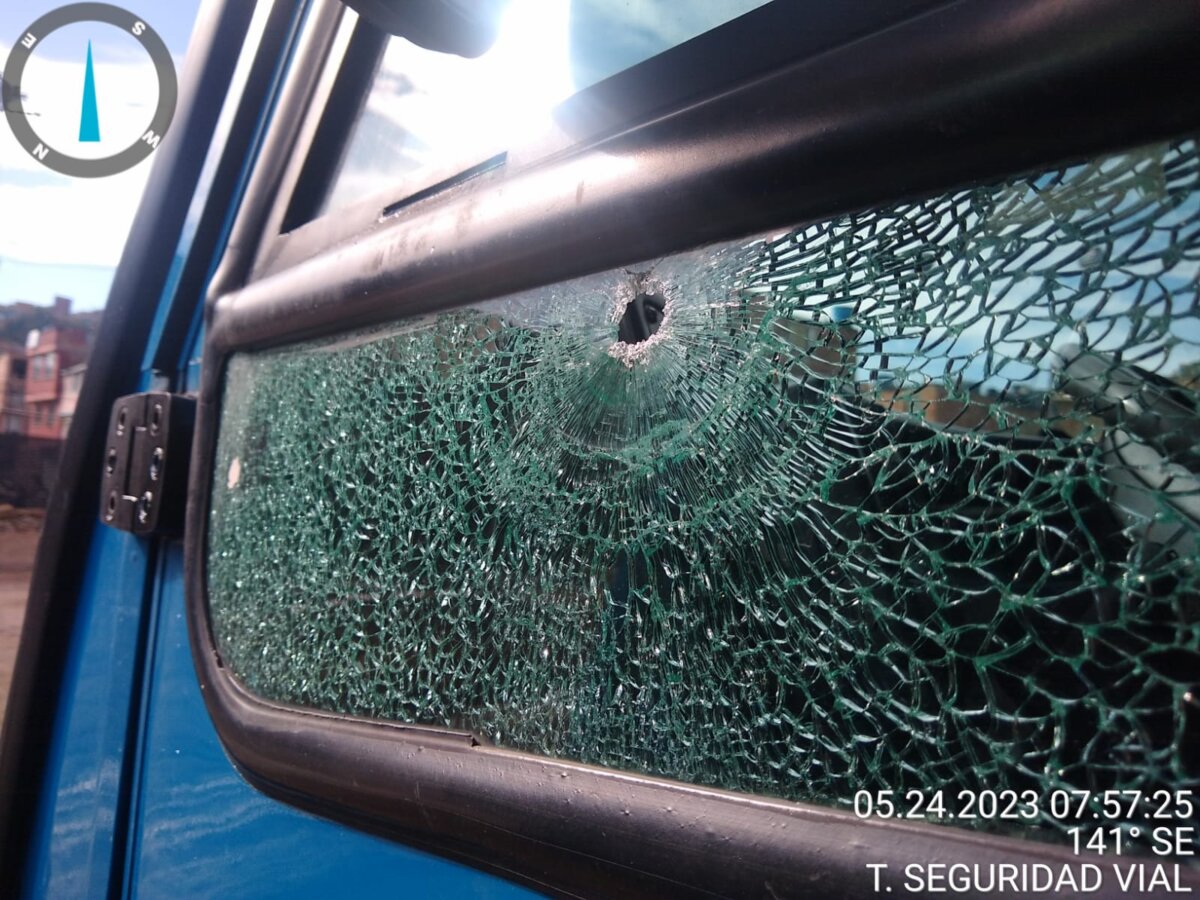 Buscan justicia para conductor que recibió un tiro por parte de un motero 1 Buscan justicia para conductor que recibió un tiro por parte de un motero Por culpa de la intolerancia, un conductor del Sitp por poco pierde la vida tras haber recibido un disparo con arma de fuego por parte del motero y en estos momentos se encuentra incapacitado debido a que perdido la movilidad de un brazo.