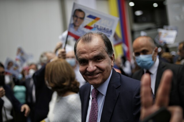 Imputarán a Óscar Iván Zuluaga y a su hijo por caso Odebrecht 9 Imputarán a Óscar Iván Zuluaga y a su hijo por caso Odebrecht El ingreso de recursos de esa empresa a la campaña de Óscar Iván Zuluaga a la Presidencia en 2014, tiene al excandidato en el ojo del huracán.