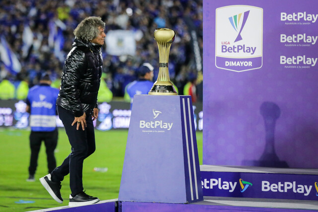 Millonarios hizo oficial la salida del técnico Alberto Gamero Alberto Gamero dejó de ser técnico de Millonarios. El estratega presentó su renuncia y la dirigencia del club se la aceptó.