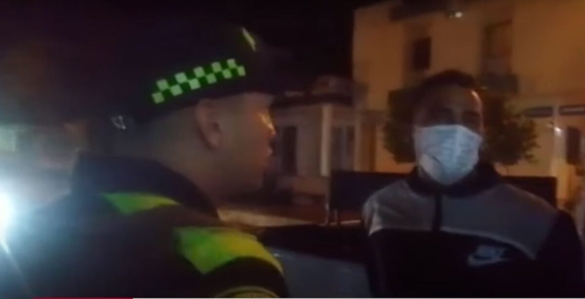 Capturan a presunto asesino de conductor de aplicación en Madrid Uno de los sujetos implicado en el asesinato de un conductor de aplicación fue capturado en el municipio de Soledad en el Atlántico.