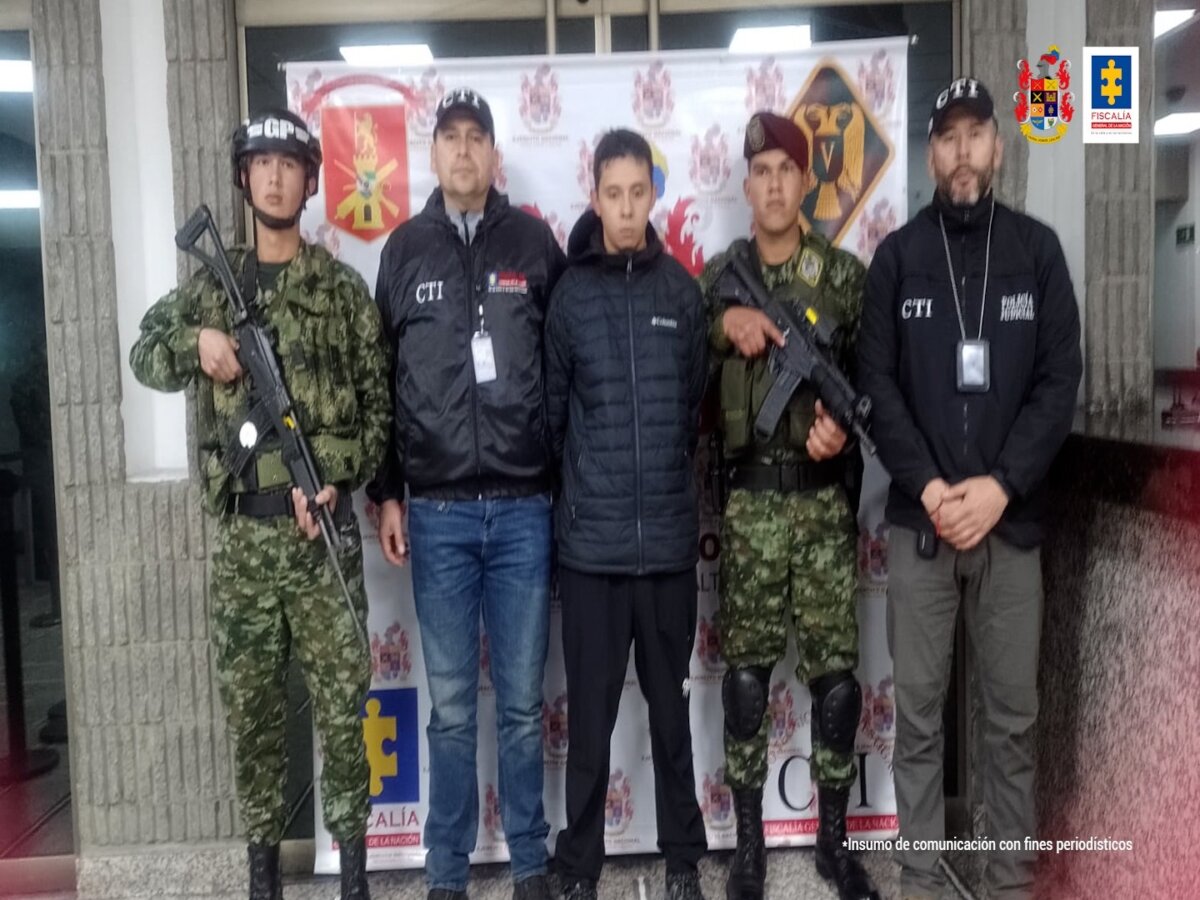 Capturan en Bosa a hombre involucrado en crimen de profesora en Estados Unidos 1 Capturan en Bosa a hombre involucrado en crimen de profesora en Estados Unidos Un sujeto de 26 años fue capturado en la localidad de Bosa por, presuntamente, haber participado en el crimen de una profesora en Estados Unidos. Esta es la historia: