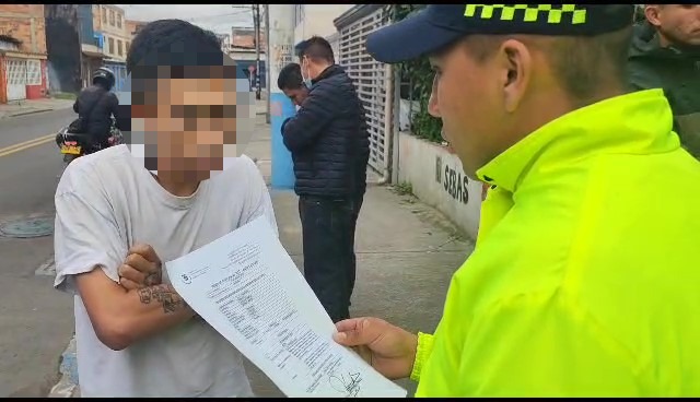 Cayeron los 'Kansas': señalados de comercializar droga en Fontibón y Engativá Los 'Kansas' se dedicaban al hurto y comercialización de drogas en Fontibón y Engativá.