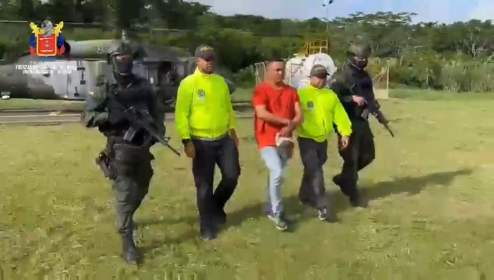 Cayó alias 'Pantera', uno de los cabecillas del 'Clan del Golfo' Durante la mañana de este viernes 9 de junio, en la vereda La Tachuela del municipio de Turbo, en Antioquia, se llevó a cabo la captura de Eris Ernel Bertel Vargas, quien era conocido como alias 'Pantera' o 'El Mata Policías' pues era bastante certero a la hora de asesinar a uniformados durante los 'planes pistola' ordenados por el 'Clan del Golfo'contra la fuerza pública.