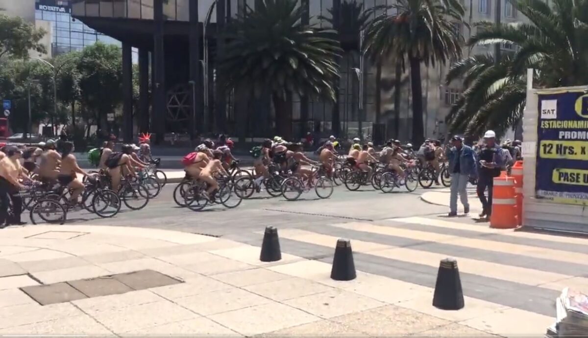 Ciclistas desnudos llenaron las calles de Ciudad de México Ciclistas hicieron parte de una 'rodada nudista' en Ciudad de México.