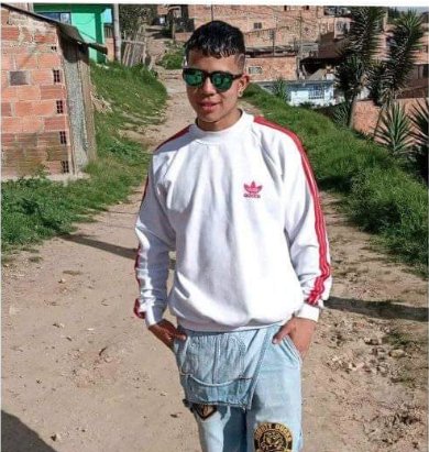 Sicarios asesinan a comerciante y vigilante en Mosquera 3 Sicarios asesinan a comerciante y vigilante en Mosquera Comerciante de ganado y un vigilante fueron asesinados por sicarios en Mosquera.