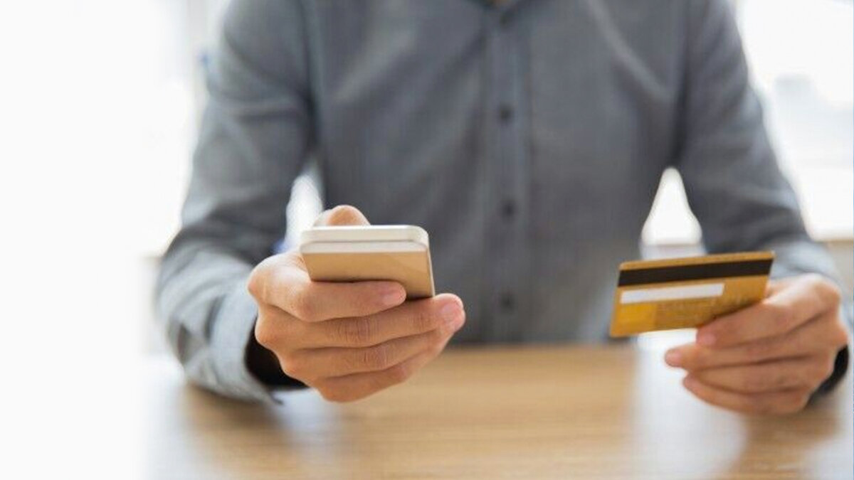 Así puede comprar celulares de segunda a lo legal Se ha hecho cada vez más popular la compra de artículos de segunda a través de aplicaciones, en especial en este momento que el país atraviesa por dificultades económicas y no hay plata para el estrene; eso sí, sin perder de foco que debe hacerse de forma segura y legal. 