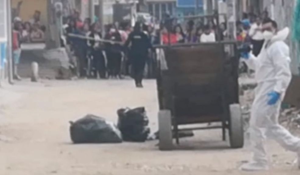 Consternación tras hallazgo de cadáver embolsado en Bosa Una carreta abandonada en el barrio Villa Emma, de Bosa, resultó tener un cadáver embolsado, gracias a que uno de los vecinos del sector se dio cuenta y alertó a las autoridades.