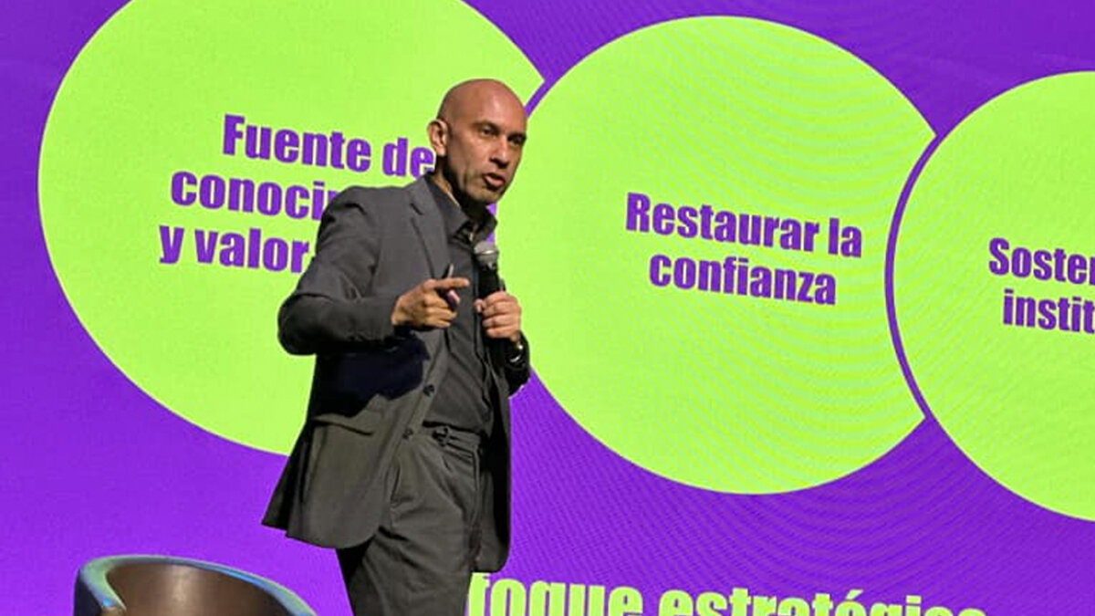 Director de Bomberos de Bogotá fue destituido por presunta agresión a su pareja Diego Moreno dejó de ser director del Cuerpo de Bomberos de Bogotá luego de que la Alcaldía Mayor anunció su salida por una presunta agresión contra su pareja.