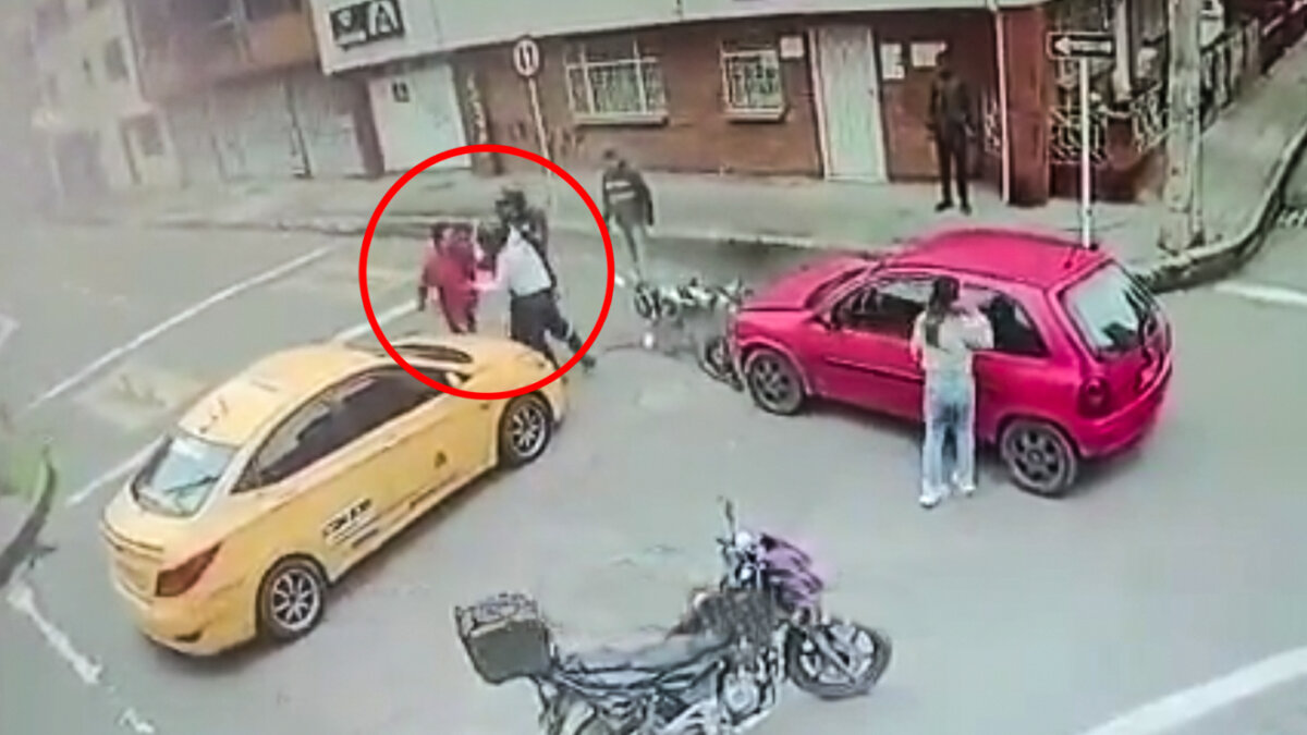 EN VIDEO: Arrollaron a ladrón y luego lo lincharon en Suba El ladrón fue arrollado luego de cometer un hurto en Suba.