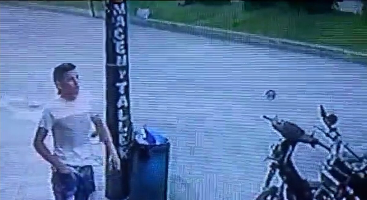 EN VIDEO: Así intentaron raptar a una niña en Popayán En las últimas horas, en las redes sociales se ha hecho viral el video del momento en el que un sujeto intentó raptar a una niña en plena vía pública de las calles de la ciudad de Popayán. Esta situación, además de generar terror, causó bastante indignación en la comunidad, pues el sujeto intentó robarse a la niña en plena vía pública y frente a la mirada de la madre de la menor.