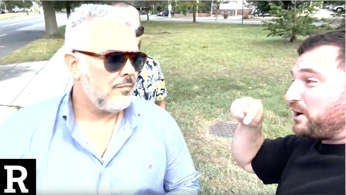 EN VIDEO: Periodista insultó y atacó a Iván Duque El expresidente Iván Duque fue atacado e insultado por un periodista mientras caminaba por las calles de Washington.