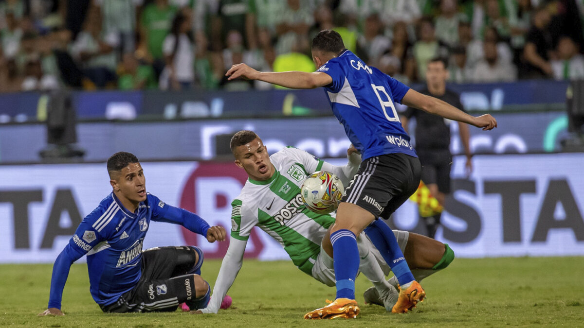 EN VIVO: La gran final entre Millos y Nacional En estos momentos se está jugando la gran final del fútbol profesional colombiano entre el Atlético Nacional y Millonarios en el estadio Nemesio Camacho El Campín en la ciudad de Bogotá, en este juego se decidirá el campeón del primer semestre del 2023.