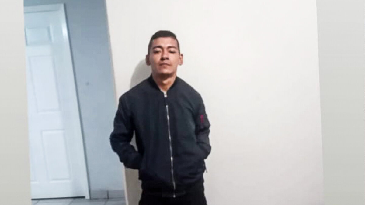 Familia de joven colombiano pide ayuda para poderlo trasladar de EE.UU. a Colombia 4 Familia de joven colombiano pide ayuda para poderlo trasladar de EE.UU. a Colombia El joven salió desde el barrio Policarpa, en Antonio Nariño, hacia Estados Unidos y por culpa de un accidente que hoy lo tiene con muerte cerebral, su familia pide ayuda para poder trasladar al muchacho desde EE.UU. hasta Colombia.