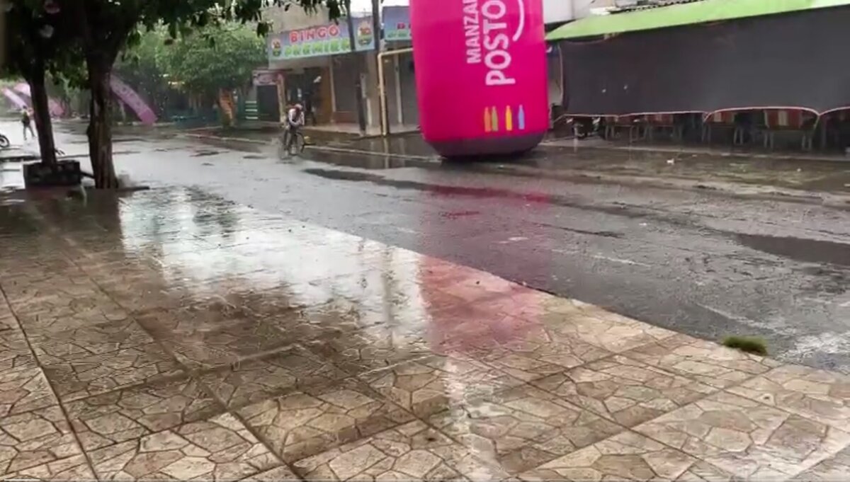 EN VIDEO: Inicio de la Vuelta a Colombia se vio empañada por culpa de los huecos 1 EN VIDEO: Inicio de la Vuelta a Colombia se vio empañada por culpa de los huecos Debido a los huecos y el mal clima, varios ciclistas sufrieron accidentes en el prólogo que marcó el inicio de la edición 73 de la Vuelta a Colombia, donde 'Superman' López se quedó con el prólogo.