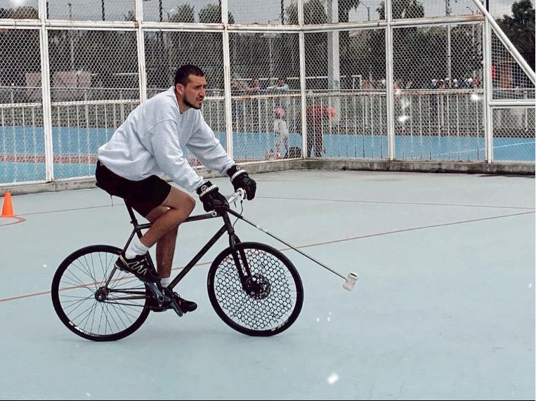 El teso del Bicipolo que sueña con un mundial 1 El teso del Bicipolo que sueña con un mundial Juan Diego Peña es un bogotano de 27 años que quiere convertirse en el primer colombiano en disputar el Mundial de BiciPolo, una de las disciplinas deportivas que de a poco se abre paso en nuestro país.