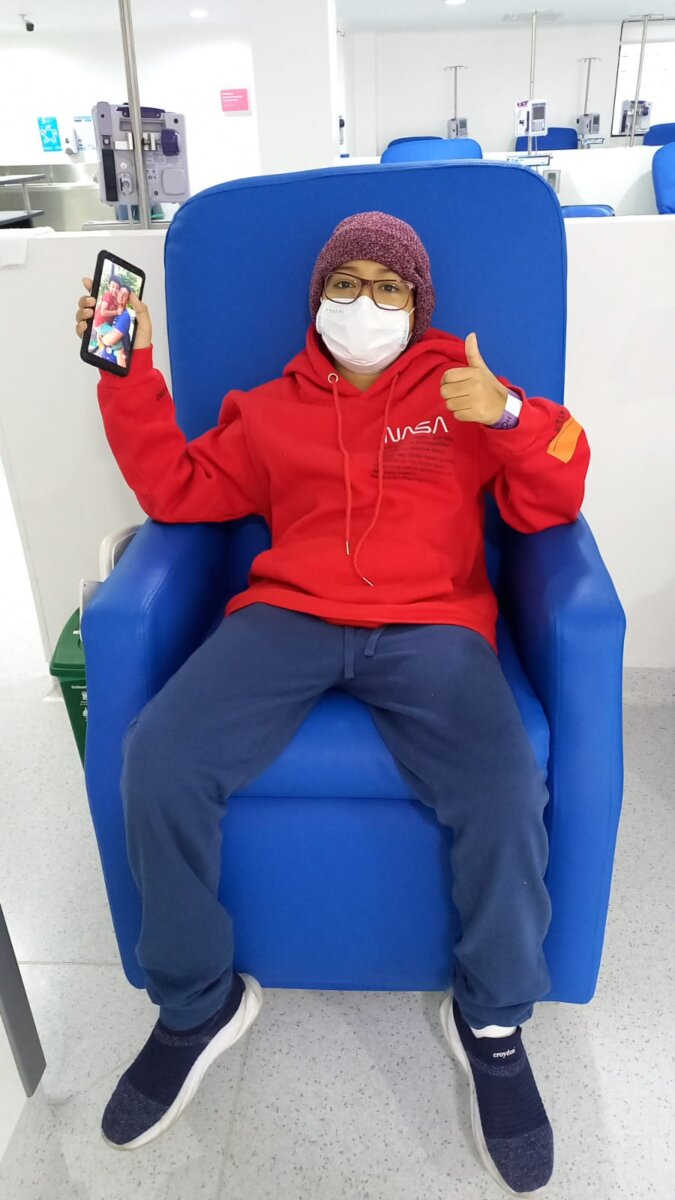 En busca de $3 mil millones para salvar la vida de Thomas Thomas Agudelo es un niño de tan solo 11 años a quien le ha tocado enfrentar una dura enfermedad, el año pasado fue diagnosticado con leucemia. Pese al dictamen médico y la lucha que enfrenta día a día, hay una esperanza para que él pueda seguir viviendo y gozando de su infancia.