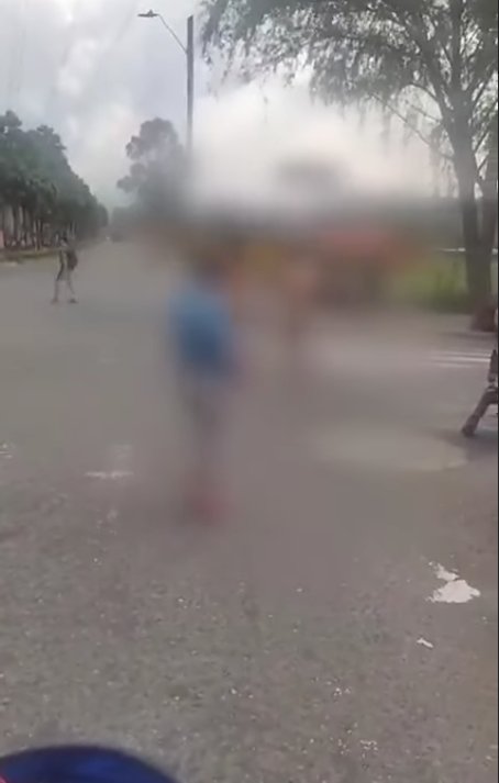 Extranjeros caminaron desnudos en municipio de Antioquia Los turistas extranjeros caminaron desnudos por una calle del municipio de Caldas, en Antioquia, luego de consumir yagé.