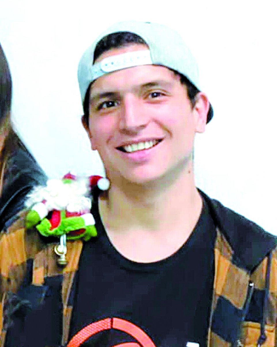 Familiares de Lukas exigen justicia tras su muerte en Teusaquillo “Eran grandes sueños los que tenía mi hijo”, aseguró ayer Ana Cristina Paz, la mamá de Lukas Guzmán Paz, el joven de 32 años que fue asesinado en la madrugada de este viernes 16 de junio en una de las vías del barrio Palermo, en la localidad de Teusaquillo.