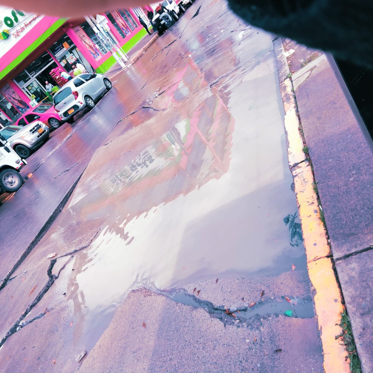 Gran accidentalidad en Suba por enormes huecos Habitantes denuncian gran afectación por cuenta de los enormes huecos en Suba.