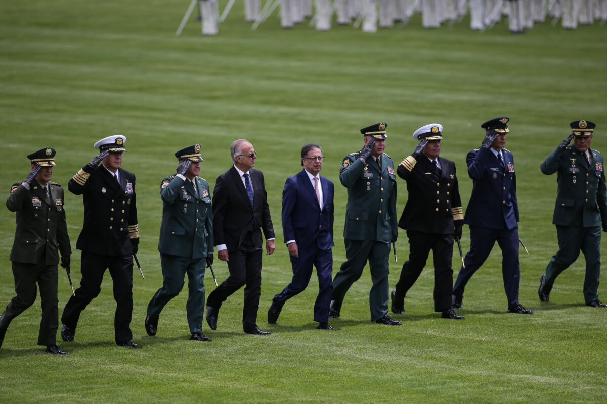 Gustavo Petro asiste a ceremonia de ascensos del ejercito En la escuela General Santander, el presidente Gustavo Petro asistió a ceremonia de ascensos del ejercito