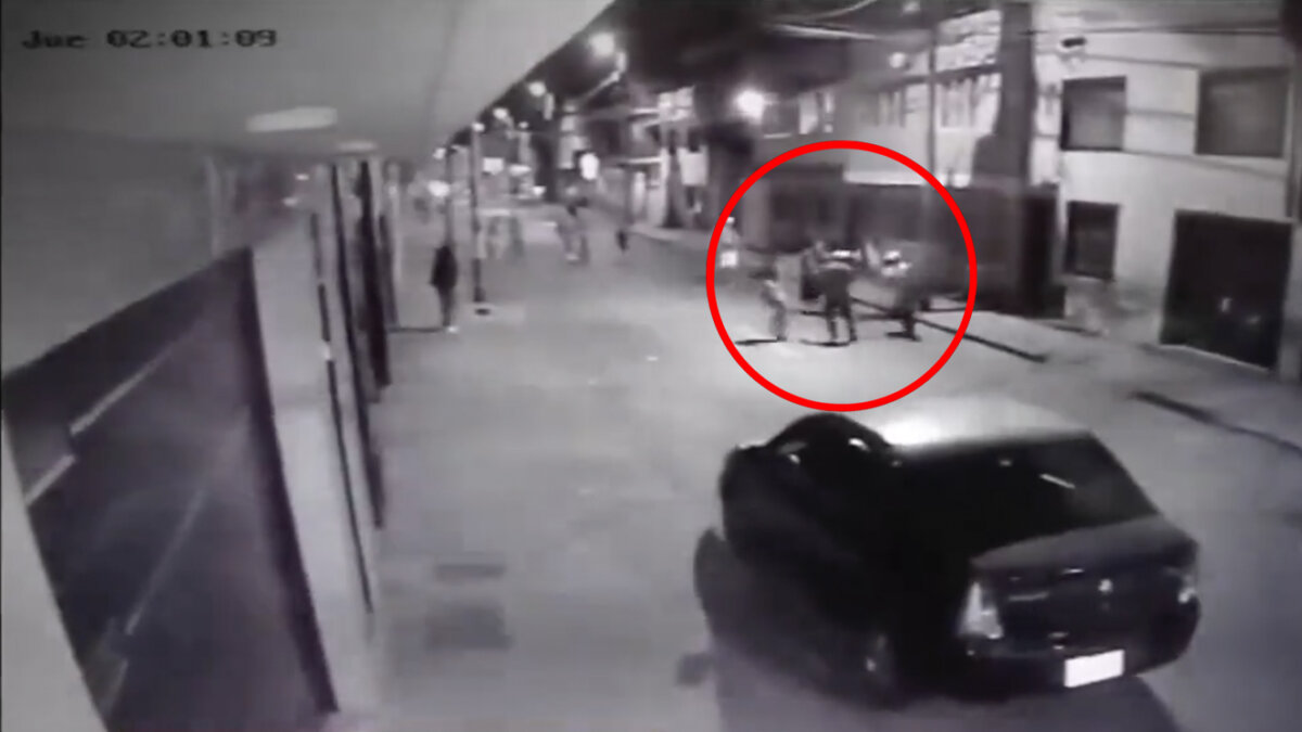 Hinchas de Millonarios asesinaron a un hombre durante una riña en Tunjuelito 1 Hinchas de Millonarios asesinaron a un hombre durante una riña en Tunjuelito Al interior de un bar en el barrio San Carlos, de la localidad de Tunjuelito, se llevó a cabo una riña en la que un joven terminó perdiendo la vida a manos de unos hinchas de Millonarios. Los hechos ocurrieron en la noche de este jueves 22 de junio en un local comercial ubicado en la Carrera 19 con Calle 53 sur.