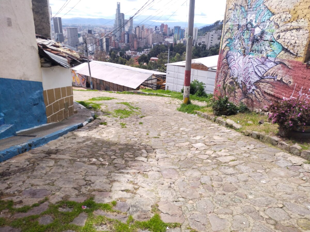 Homicidio en invasión de Santa Fe En horas de la tarde de este domingo, el asesinato de un hombre en una invasión en la jurisdicción de Los Laches, en la localidad de Santa Fe, causó gran conmoción entre los residentes del sector quienes, ante el terrible suceso, dieron el aviso a las autoridades.
