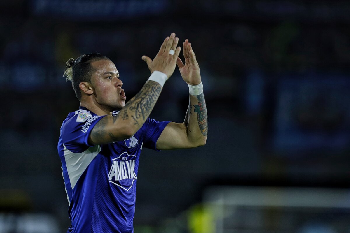 La Dimayor aplazaría la final de la Liga si Millos o Nacional clasifican Debido a que el técnico de la Selección Colombia, Néstor Lorenzo, convocó a Álvaro Montero y Óscar Cortés, que juegan en Millonarios, y a Kevin Mier y Andrés Salazar, que visten los colores de Nacional, para los partidos amistosos de la 'Tricolor', generó una gran incomodidad tanto para los jugadores como para los hinchas, pues debido a esto, los convocados podrían estarse perdiendo la primera fecha de la gran final de la Liga colombiana.