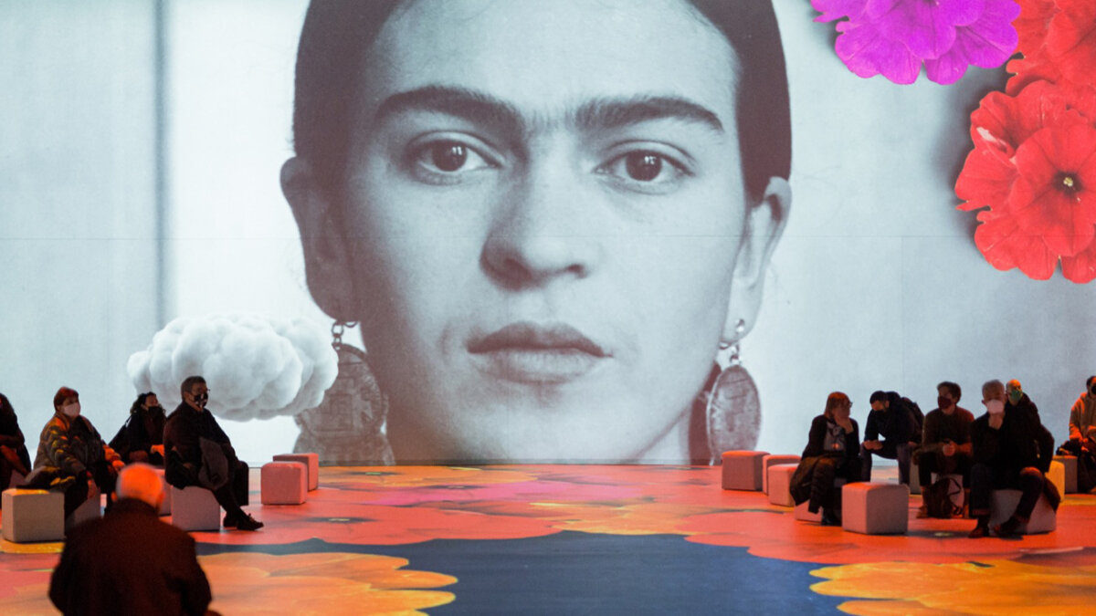 La exposición de Frida Kahlo que llega a Colombia 3 La exposición de Frida Kahlo que llega a Colombia Entre el 6 de julio y el 5 de septiembre los amantes de la artista mexicana podrán disfrutar de la exposición ‘Frida Kahlo, La Vida de un Icono’.