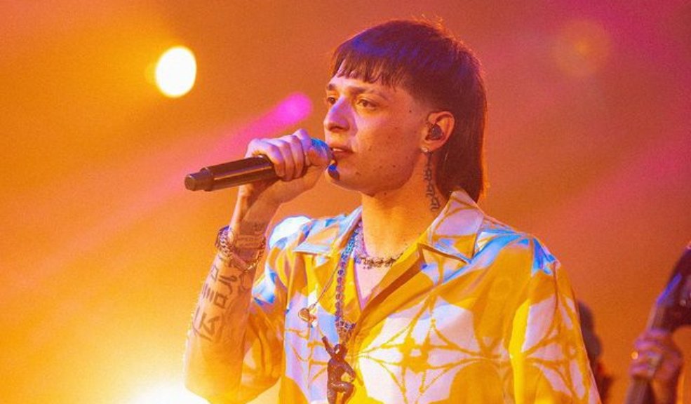 ¡Ni con la prima! La millonada que cuesta la pinta que Karol G usó en el concierto de Feid Karol G se dejó ver con Feid a la entrada de un concierto en Miami, pero más allá del romance que se habría confirmado, llamó la atención el outfit de la Bichota, el cual costó más de 20 millones de pesos.