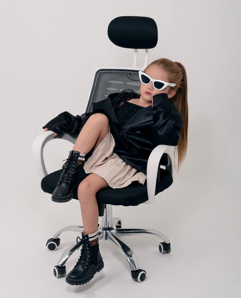 La pequeña que sueña con representar a Colombia en República Dominicana 1 La pequeña que sueña con representar a Colombia en República Dominicana Megan Luciana, de 6 años, espera representar a Colombia en un reinado mundial en República Dominicana.