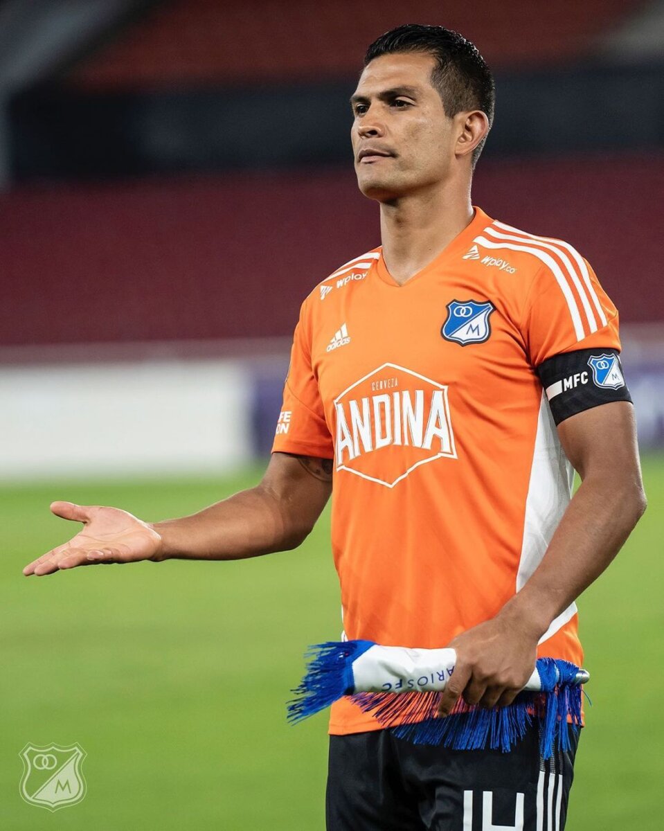 Macálister Silva: “Millos para mi lo es todo” 2 Macálister Silva: “Millos para mi lo es todo” Uno de los jugadores más queridos por la hinchada de Millonarios es David Macálister Silva. El capitán del cuadro ‘Embajador’ lleva al equipo de su corazón, pues allí se formó como futbolista y ahora es el gran referente.