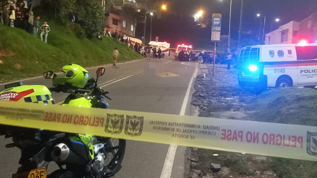 Nuevos detalles sobre menor de 13 años que murió en accidente de tránsito en San Cristóbal 2 Nuevos detalles sobre menor de 13 años que murió en accidente de tránsito en San Cristóbal Q'HUBO habló con la comunidad del barrio La Victoria, quien aclaró algunos detalles sobre el accidente que cobró la vida del menor de 13 años en la localidad de San Cristóbal.