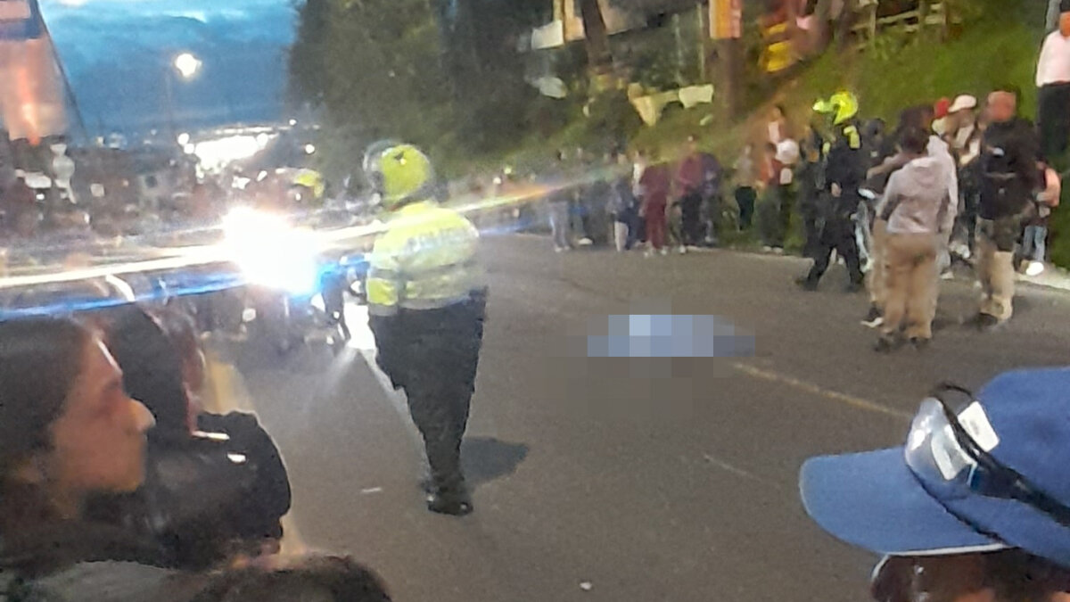 Nuevos detalles sobre menor de 13 años que murió en accidente de tránsito en San Cristóbal 1 Nuevos detalles sobre menor de 13 años que murió en accidente de tránsito en San Cristóbal Q'HUBO habló con la comunidad del barrio La Victoria, quien aclaró algunos detalles sobre el accidente que cobró la vida del menor de 13 años en la localidad de San Cristóbal.