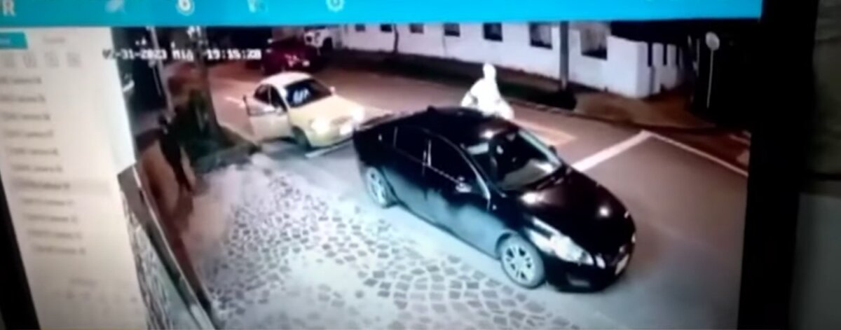 Millonario robo a una fundación en Quinta Paredes 2 Millonario robo a una fundación en Quinta Paredes Durante la noche de este jueves 1 de junio se presentó un millonario robo en una fundación ubicada a dos cuadras de la Embajada de los Estados Unidos, en el barrio Quinta Paredes de la localidad de Teusaquillo.