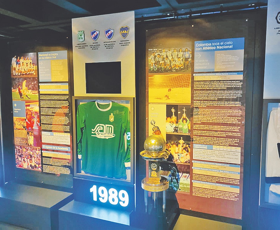 Museo del Fútbol, la joya de la Conmebol Sobre la Avenida Sudamericana, tres edificios se imponen sobre la planicie paraguaya, la Conmebol, ente rector del fútbol en nuestro continente muestra su poderío con su sede central, el hotel Bourbon, un calco al Hilton de Buenos Aires, y el Centro de Convenciones, donde está el Museo del Fútbol Sudamericano, un sitio que todo fanático quisiera recorrer al menos, una vez en la vida.