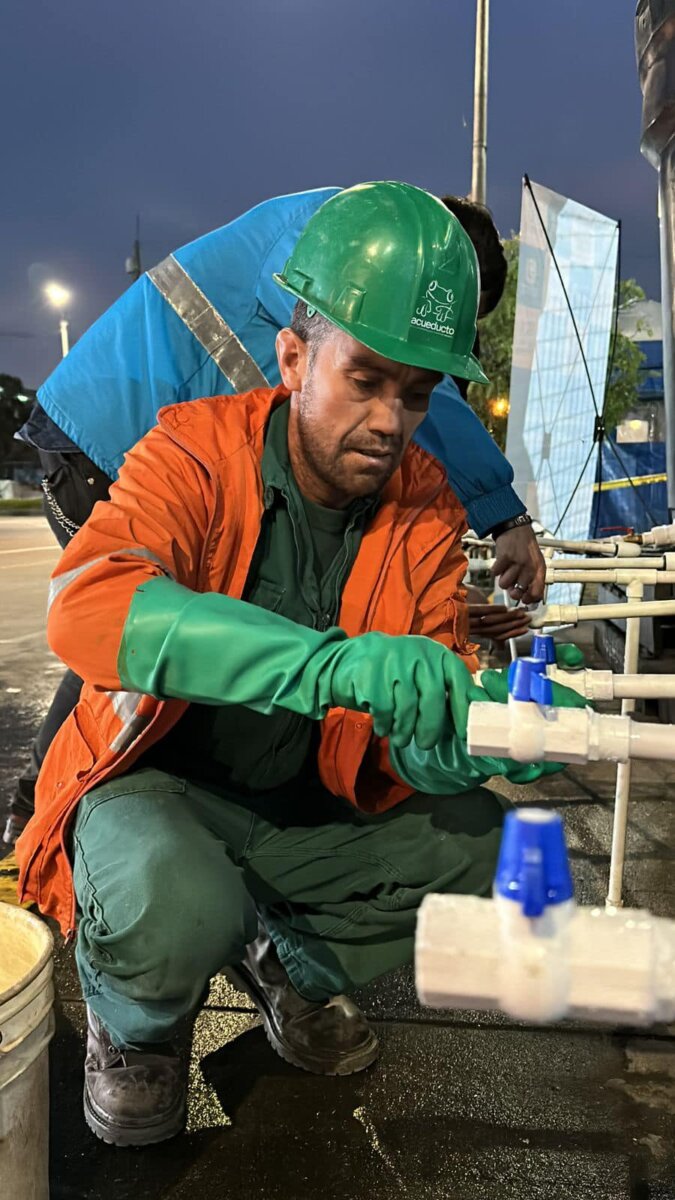 Ojo a los cortes de agua de este martes Debido a obras de reparación y mantenimiento de las redes de distribución de agua en algunos sectores de la ciudad y para garantizar el suministro continuo a toda la ciudadanía, la Empresa de Acueducto y Alcantarillado de Bogotá (EEAB), suspenderá temporalmente el servicio en diferentes puntos.