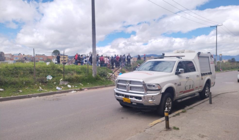 Pánico por hallazgo de cuerpo en un potrero de Suba 1 Pánico por hallazgo de cuerpo en un potrero de Suba El cuerpo de un hombre fue hallado sin vida en un potrero del barrio Villa María, en Suba, ante la mirada de la comunidad, que no creía lo que estaba viendo.