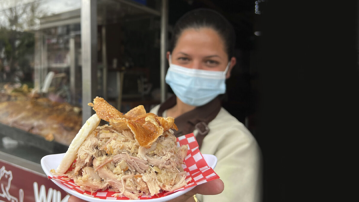 Péguese la rodadita por su lechona en Bogotá 8 Péguese la rodadita por su lechona en Bogotá Ya llega julio este fin de semana con el esperado puente festivo de San Juan y San Pedro, el mismo que prende varios festivales, y aunque la fiesta se arma a varios kilómetros de Bogotá, también hay planes en la capital para quienes no pueden viajar.
