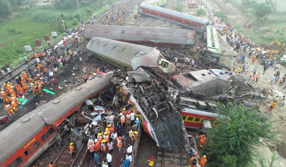 Tragedia en India: más de 200 muertos y 900 heridos deja choque de trenes Un choque entre trenes en la India deja hasta el momento 233 muerto y alrededor de 900 heridos.