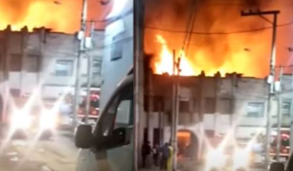 Voraz incendio de una bodega en Los Mártires