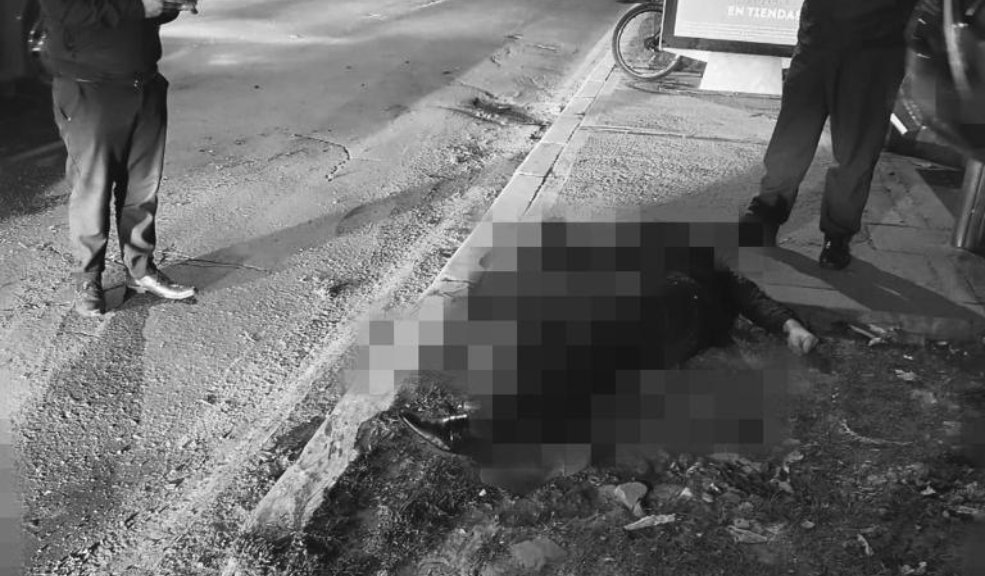 Un motociclista falleció por intentar esquivar un hueco en la Av. Esperanza 8 Un motociclista falleció por intentar esquivar un hueco en la Av. Esperanza La madrugada de este miércoles, un motociclista perdió la vida en la Av. Esperanza, en la localidad de Fontibón.