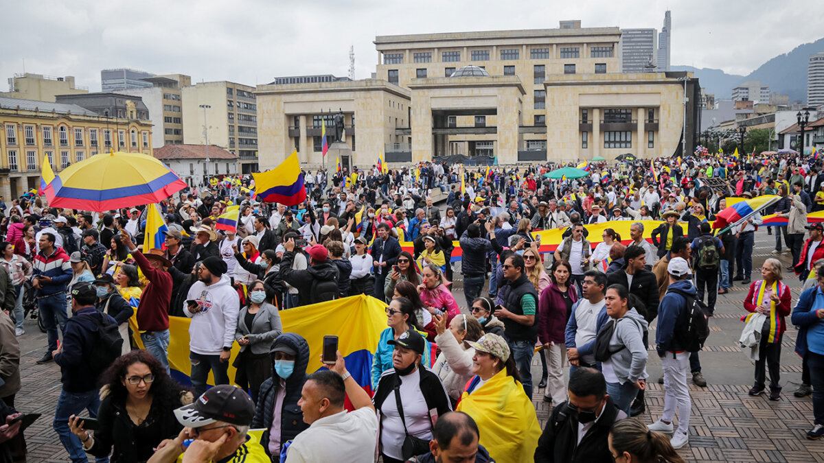 Prepárese para la 'Marcha de la Mayoría', programada para el martes 20 de junio Este martes, 20 de junio, en al menos 15 ciudades de Colombia, se llevará a cabo la 'Marcha de la Mayoría', con la que la oposición al Gobierno de Gustavo Petro busca rechazar las reformas sociales y las decisiones del actual mandatario.