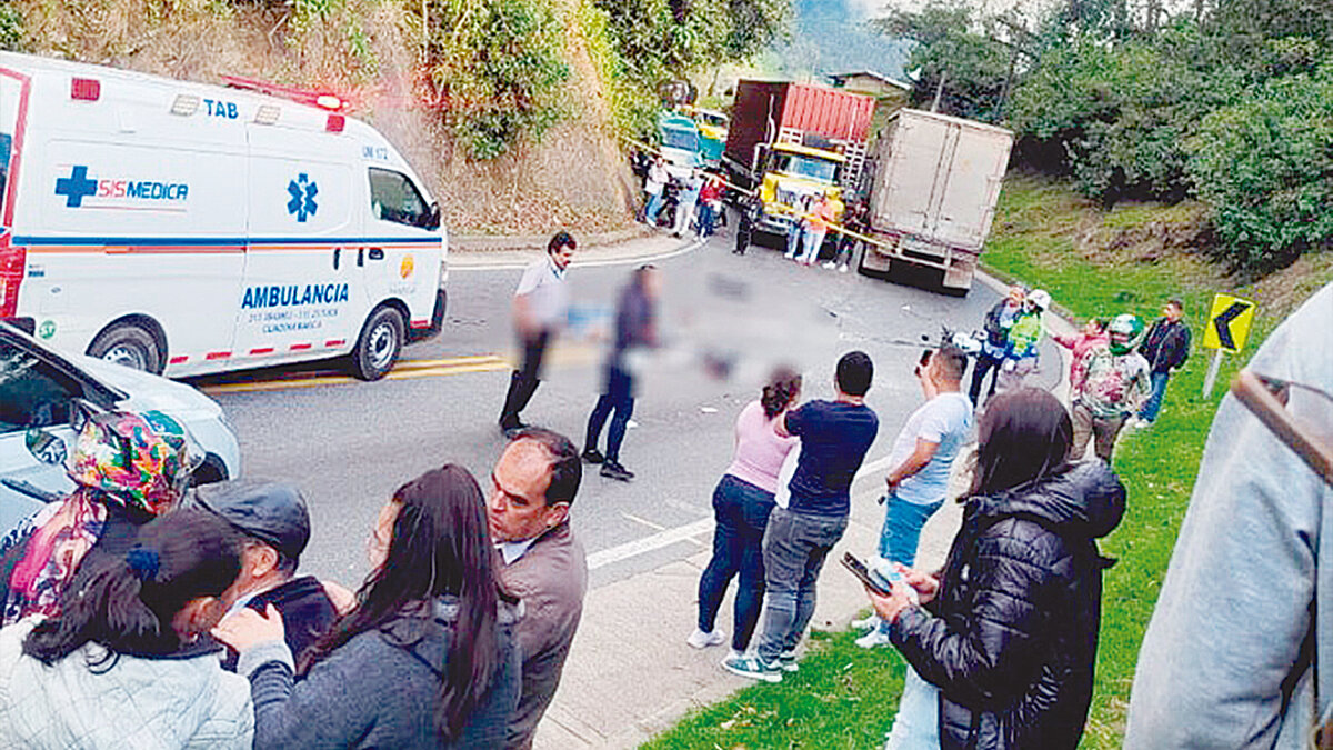 Presunta imprudencia cobró 2 vidas en la vía Facatativá-Albán Dos jóvenes que se movilizaban en una motocicleta perdieron la vida en la tarde de este sábado, luego de que chocaron con una tractomula en la vía Facatativá-Albán.