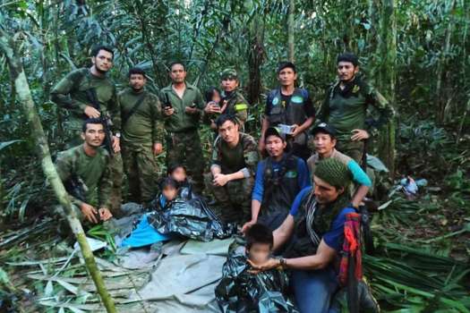 Realizarán documental de los niños rescatados en la selva En medio de su visita a París, Francia, el presidente Gustavo Petro anunció que se lanzará un documental que narre la historia de la búsqueda y rescate de los cuatro niños indígenas que se extraviaron en la selva del Caquetá, luego de que el avión en el que viajaban sufriera un accidente.